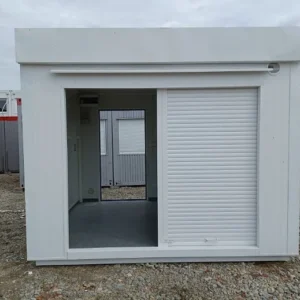 EARL Detail der Rollläden des Gewerbecontainers